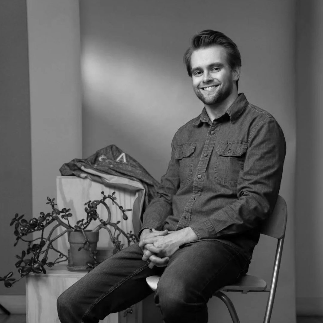 Bates_Headshot_1080x1080_2026